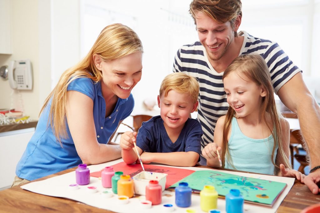 Parents-Painting-Picture-With-Children-At-Home-Dollarphotoclub_70864529