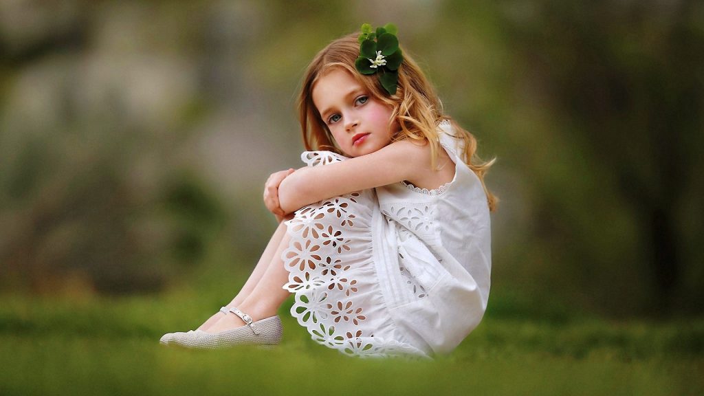 child-photography-of-cute-little-girl-wallpaper