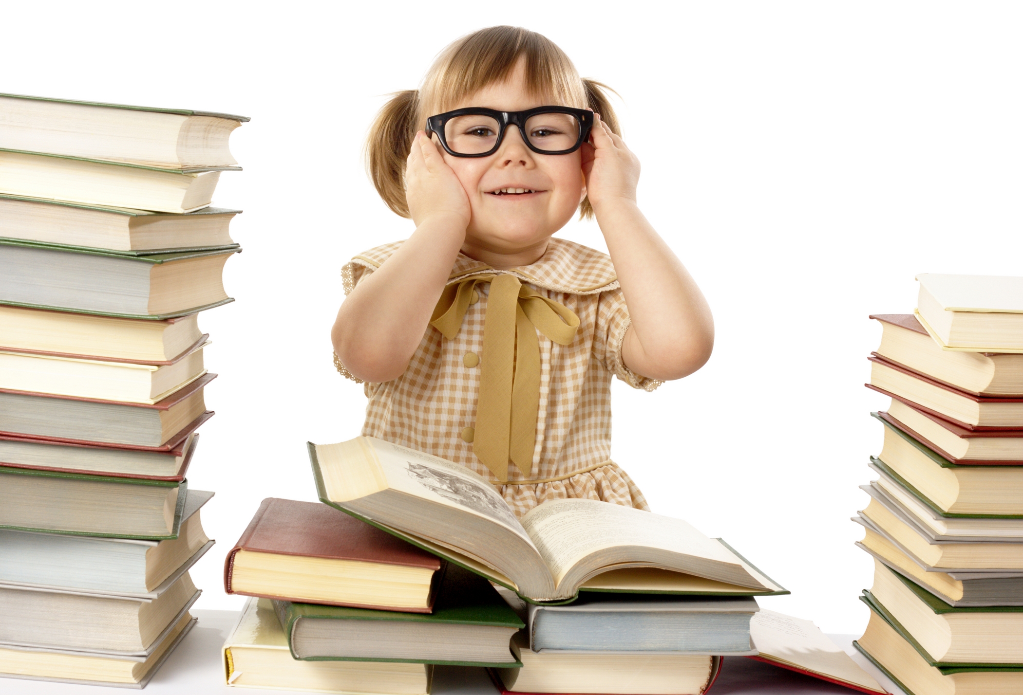 كيف تتغلب على ضعف التحصيل الدارسى Little-kid-books-glasses-1