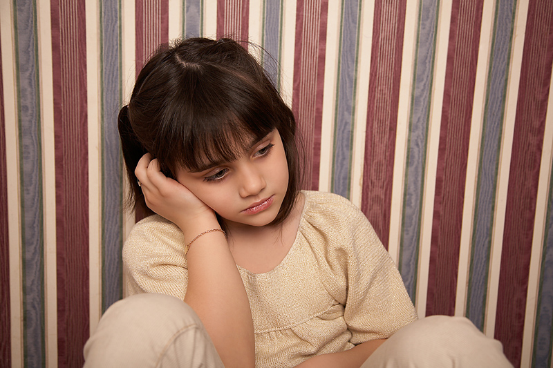 5 أشياء تشعر بها الفتاة التي في الطفولة أنها غير محبوبة !