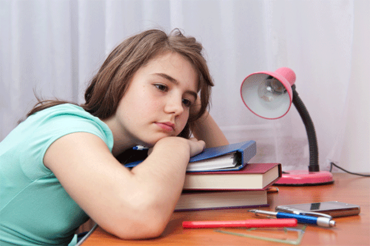 كيفيه التعامل مع أبنائك المراهقين أثناء الدراسة؟