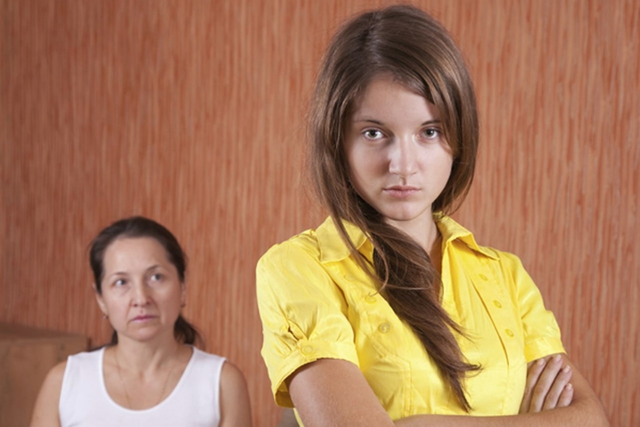 كيف تكسبين ثقه بنتك المراهقه أو ابنك؟