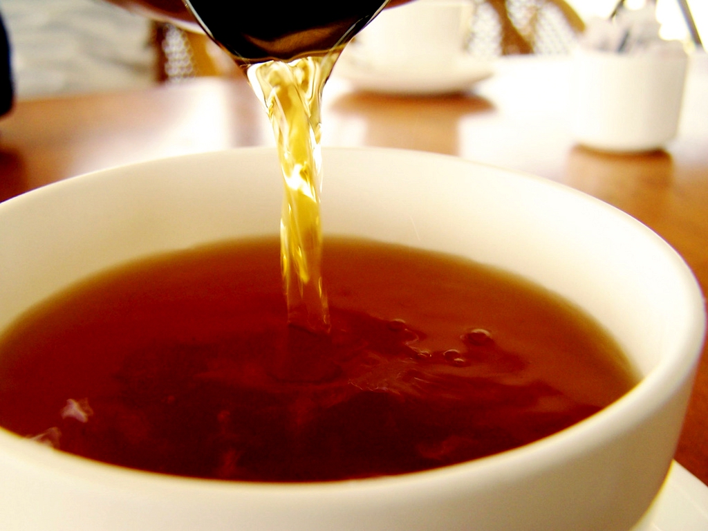 احذروا تقديم الشاي والقهوة لأبنائكم في هذا السن.!