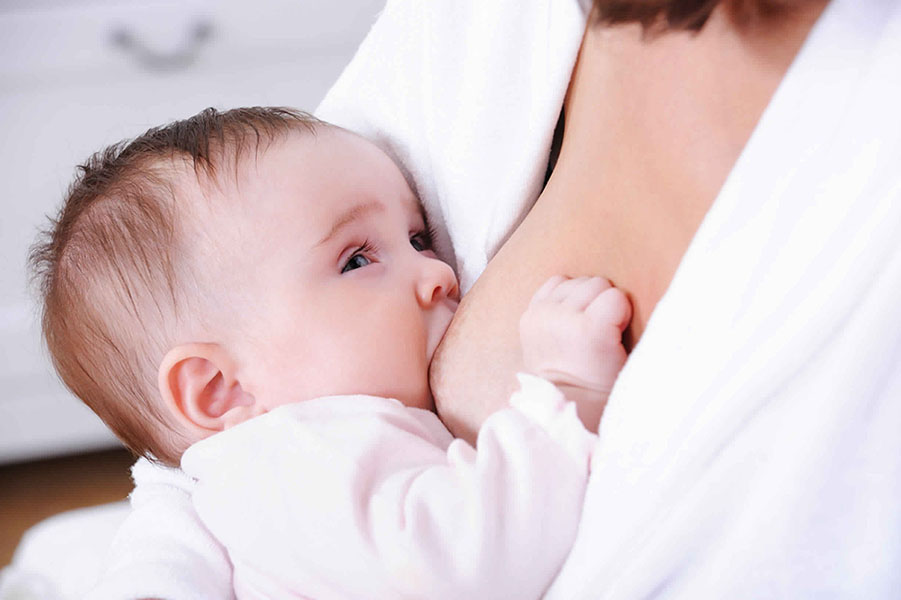 مهم لكل أم/ضعف إدرار الحليب عند الأم المرضعة.. اليك اهم العلامات التي تدل على ذلك..