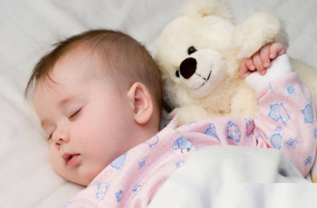 عشرة نصائح تساعدين بها طفلك على انهاء اضطرابات النوم..!